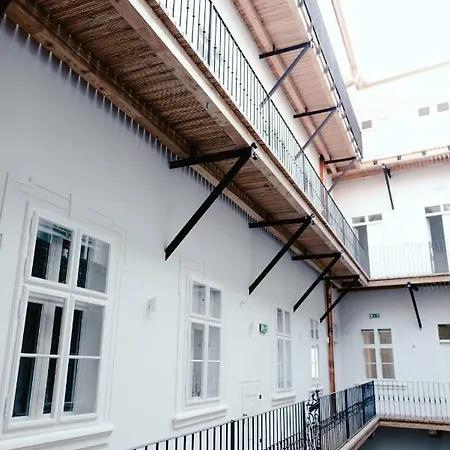 Luxury Zelny Trh 2 *